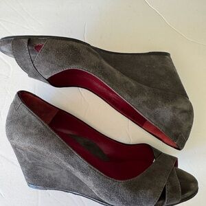 Taryn Rose Gray Suede Women's Wedge Heels 7.5